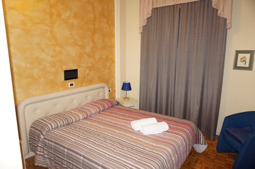 Hotel Astoria Fidenza Phòng bức ảnh