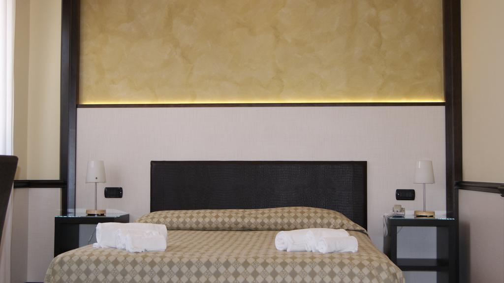 Hotel Astoria Fidenza Phòng bức ảnh