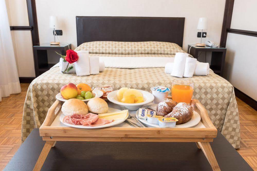 Hotel Astoria Fidenza Ngoại thất bức ảnh